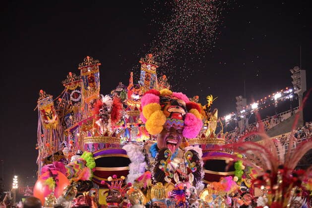 Bilder des Jahres 2022, News 05 Mai News Themen der Woche KW17 News Bilder des Tages May 1, 2022, Rio de Janeiro, Brazil: Members of Academicos do Grande Rio samba school, 1st place in the ranking, enter the samba catwalk in the parade of the champions of the Carnival of Rio de Janeiro, held at Marques de Sapucai Sambadrome, in downtown Rio de Janeiro, on Sunday (1).  Copyright: xSilviaxMachadox