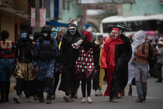 May 1, 2022: Thousands of people celebrate the traditional Carnival of the Boneteros in the town of Tuzamapan, Veracruz. This carnival is over 100 years old and is celebrated at the end of the cane cutting season. - ZUMAqp1_ 20220501_zip_qp1_015 Copyright: xHectorxAdolfoxQuintanarxPerezx