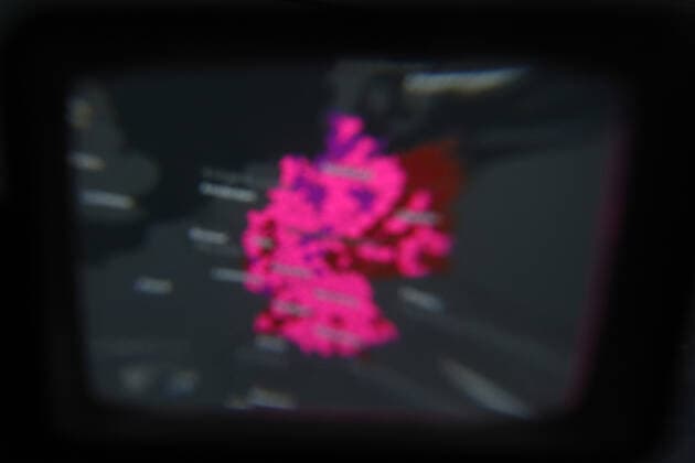 Dashboard des RKI, die 7-Tage-Inzidenz liegt nun bei 639,5 es werden KEINE NEUEN TODESFAELLE (TODESFÄLLE) gemeldet. 7-Tage-Inzidenz, Dashboard des RKI auf einem Monitor am 02.05.2022 in Siegen Deutschland.
