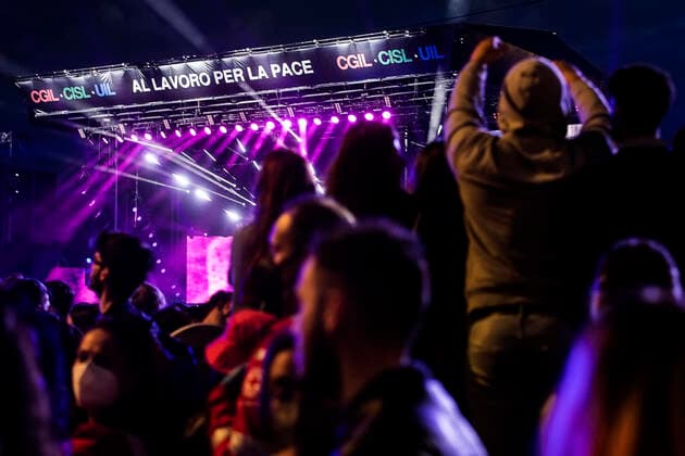 May 1, 2022, Roma, Italia: People attend during the traditional May Day Concert at San Giovanni Square in Rome, Italy, 01 May 2022. ANSA ANGELO CARCONI Roma Italia - ZUMAa110 20220501_zaf_a110_042 Copyright: xAngeloxCarconix