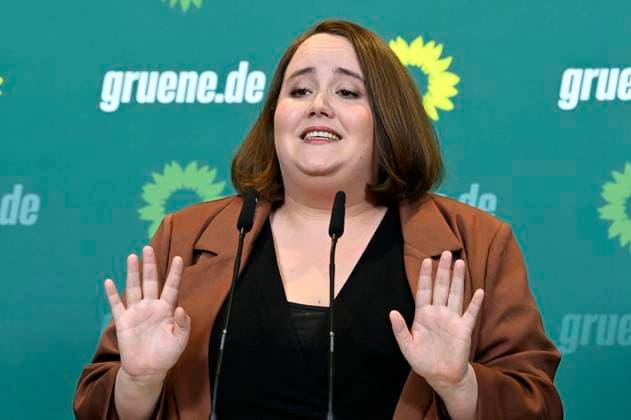News Themen der Woche KW18 News Bilder des Tages Ricarda Lang bei der Pressekonferenz zu den Beratungen des Bundesvorstandes von Bündnis 90 Die Grünen in der Bundesgeschäftsstelle. Berlin, 02.05.2022 *** Ricarda Lang at the press conference on the deliberations of the Federal Executive Committee of Bündnis 90 Die Grünen at the Federal Headquarters Berlin, 02 05 2022 Foto:xF.xKernx xFuturexImage
