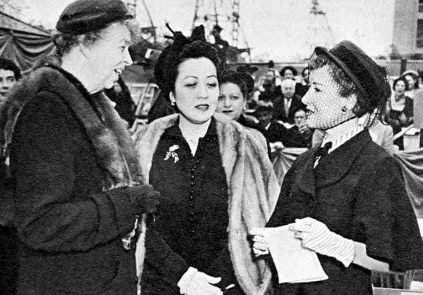 Berühmte Feministinnen, Eleanor Roosevelt Eleanor Roosevelt, Mrs Carlos Romulo, and Lady Inverchapel. Anna Eleanor Roosevelt (October 11, 1884 - November 7, 1962) was an American political figure, diplomat, and activist. She served as the first lady of the United States from 1933 to 1945, during her husband President Franklin D. Roosevelt s four terms in office, making her the longest-serving first lady of the United States. WorldxHistoryxArchive 917_05_WHA_180_0734