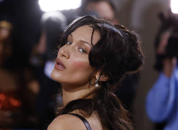 Bella Hadid arrives on the red carpet for The Met Gala at The Metropolitan Museum of Art celebrating the Costume Institute opening of In America: An Anthology of Fashion in New York City on Monday, May 2, 2022.  NYP20220502222 JOHNxANGELILLO