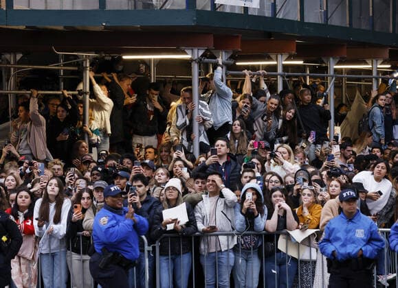 Crowds gather on the sidewalks to watch celebrities arrive on the red carpet for The Met Gala at The Metropolitan Museum of Art celebrating the Costume Institute opening of In America: An Anthology of Fashion in New York City on Monday, May 2, 2022.  NYP20220502304 JOHNxANGELILLO