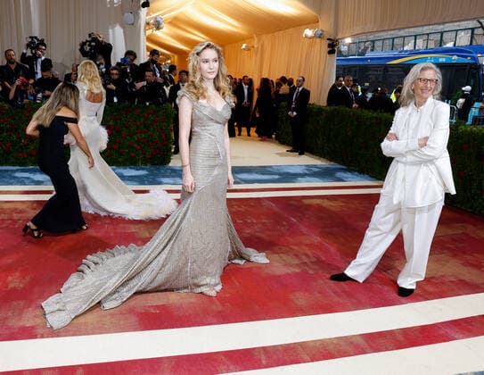 Annie Leibowitz and Samuelle Leibovitz arrive on the red carpet for The Met Gala at The Metropolitan Museum of Art celebrating the Costume Institute opening of In America: An Anthology of Fashion in New York City on Monday, May 2, 2022.  NYP20220502560 JOHNxANGELILLO