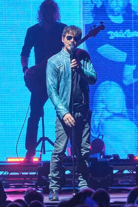 Morten Harket von a-ha live beim Auftakt der Deutschlandtournee der Hunting High and Low -Tour in der ZAG Arena. Hannover, 02.05.2022
