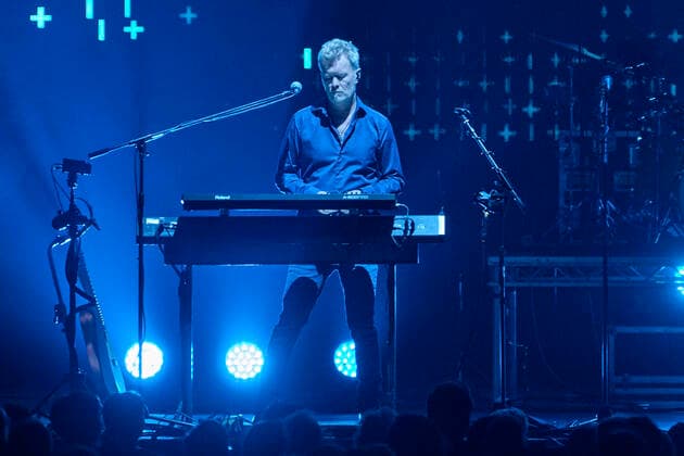 Magne Furuholmen von a-ha live beim Auftakt der Deutschlandtournee der Hunting High and Low -Tour in der ZAG Arena. Hannover, 02.05.2022