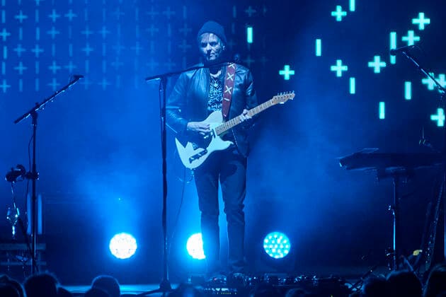 Pal Waaktaar-Savoy von a-ha live beim Auftakt der Deutschlandtournee der Hunting High and Low -Tour in der ZAG Arena. Hannover, 02.05.2022