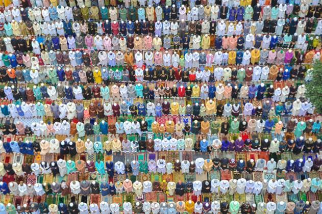 IMAGO Nature: Unsere Erde, Umweltprobleme, Überbevölkerung May 3, 2022: Sylhet-Bangladesh: The main congregation of the Holy Eid-Ul-Fitr in Sylhet was held at the historic Shahi Eidgah Maidan. The people of Sylhet performed Eid prayers today behind the bad times of the Corona epidemic - ZUMAr143 20220503_zap_r143_020 Copyright: xMdxRafayatxHaquexKhanx