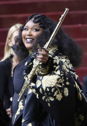 NEW YORK, NEW YORK - MAY 02: Lizzo at The 2022 Met Gala Celebrating In America: An Anthology of Fashion at The Metropolitan Museum of Art on May 02, 2022 in New York City. Copyright: xRWx