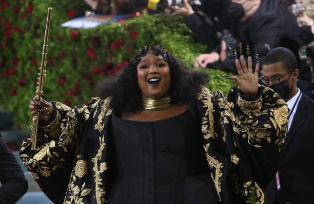 NEW YORK, NEW YORK - MAY 02: Lizzo at The 2022 Met Gala Celebrating In America: An Anthology of Fashion at The Metropolitan Museum of Art on May 02, 2022 in New York City. Copyright: xRWx