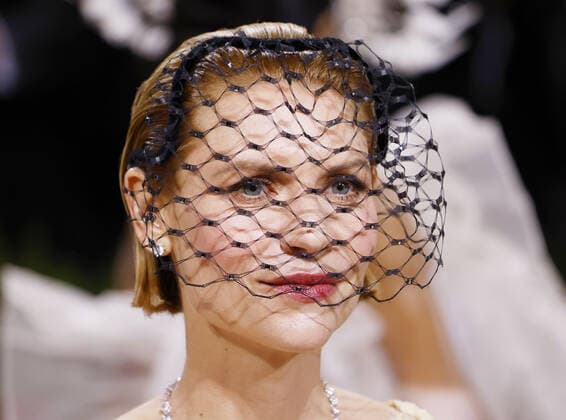 Claire Danes arrives on the red carpet for The Met Gala at The Metropolitan Museum of Art celebrating the Costume Institute opening of In America: An Anthology of Fashion in New York City on Monday, May 2, 2022.  NYP20220502310 JOHNxANGELILLO