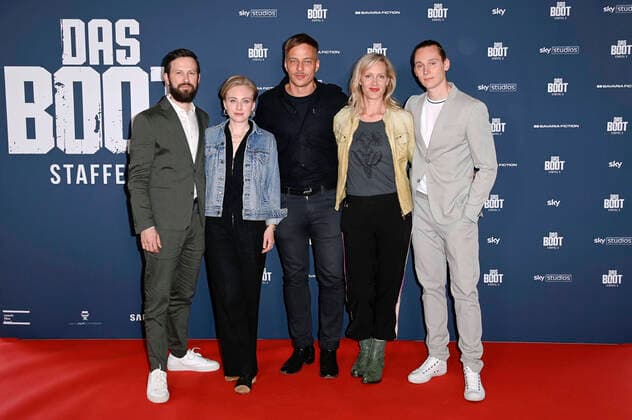 Bilder des Jahres 2022, Entertainment 05 Mai Entertainment Themen der Woche KW18 Franz Dinda, Elisa Schlott, Tom Wlaschiha, Anna Schudt und Rick Okon beim Photocall zur 3. Staffel der Sky Serie Das Boot im Hilton Berlin Hotel. Berlin, 02.05.2022 *** Franz Dinda, Elisa Schlott, Tom Wlaschiha, Anna Schudt and Rick Okon at the photocall for season 3 of the Sky series Das Boot at the Hilton Berlin Hotel Berlin, 02 05 2022 Foto:xF.xKernx xFuturexImage