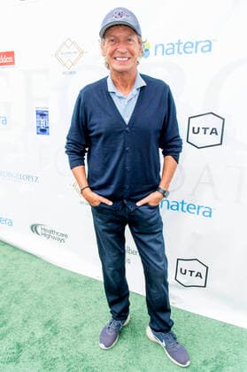 Nigel Lythgoe beim 15. Celebrity Golf Turnier der George Lopez Foundation im Lakeside Country Club. Toluca Lake, 02.05.2022