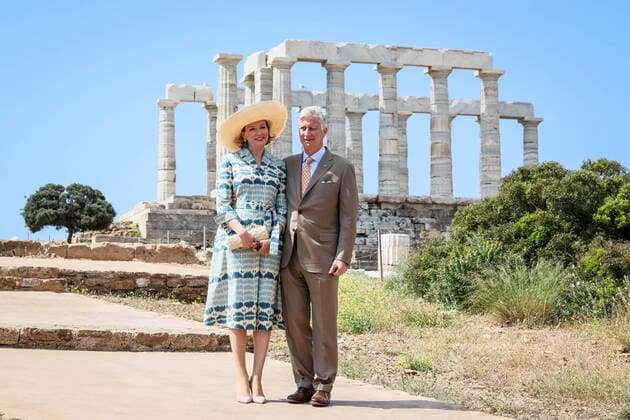 Bilder des Jahres 2022, Entertainment 05 Mai Entertainment Themen der Woche KW18 Entertainment Bilder des Tages Queen Mathilde of Belgium and King Philippe - Filip of Belgium pose during a visit to the Temple of Poseidon, on the second day of a three days state visit of the Belgian royal couple to Greece, Tuesday 03 May 2022, in Sounio.  BENOITxDOPPAGNE 34437815