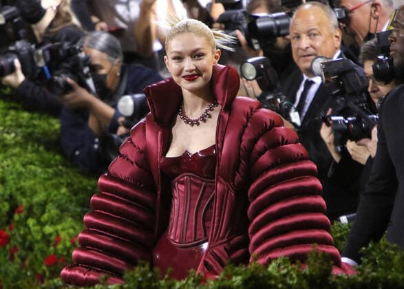 NEW YORK, NEW YORK - MAY 02: Gigi Hadid at The 2022 Met Gala Celebrating In America: An Anthology of Fashion at The Metropolitan Museum of Art on May 02, 2022 in New York City. Copyright: xRWx
