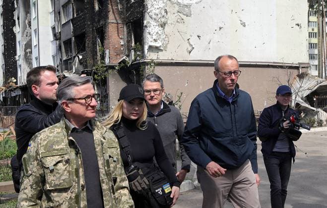 Ukraine-Krieg, Jahrestag der Invasion, Persönlichkeiten besuchen die Ukraine, Archivbilder Bilder des Jahres 2022, News 05 Mai News Themen der Woche KW18 News Bilder des Tages IRPIN, UKRAINE - MAY 3, 2022 - Ukraine s Batkivshchyna MP Serhii Taruta (L) and Leader of the Christian Democratic Union, Leader of the Opposition in the Bundestag Friedrich Merz (R) are pictured in Irpin, a city liberated from Russian invaders, Kyiv Region, northern Ukraine. This photo cannot be distributed in the Russian Federation. German politician Friedrich Merz visits Irpin  Copyright: xPavlo_Bagmutx