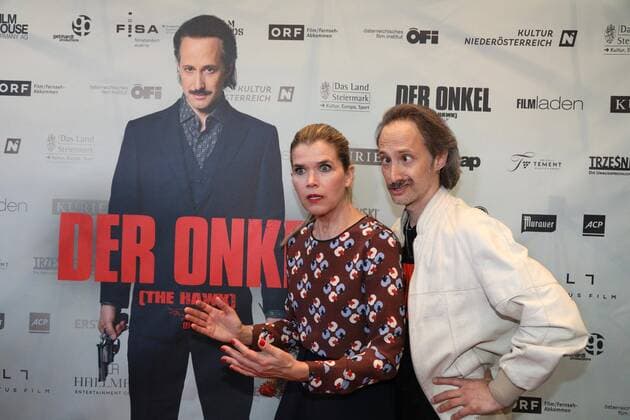 Bilder des Jahres 2022, Entertainment 05 Mai Entertainment Themen der Woche KW18 Entertainment Bilder des Tages 03.05.2022, Gartenbaukino, DER ONKEL THE HAWK Premiere , Michael Ostrowski & Helmut Köppings neues Filmereignis im Bild: Anke Engelke, Michael Ostrowski, DER ONKEL THE HAWK Premiere *** 03 05 2022, Gartenbaukino, DER ONKEL THE HAWK Premiere , Michael Ostrowski Helmut Köppings new film event in the picture Anke Engelke, Michael Ostrowski, DER ONKEL THE HAWK Premiere