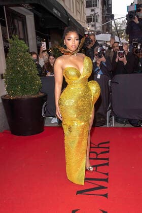 May 2, 2022, New York, United States: Chloe Bailey wearing Area departs The Mark Hotel for 2022 Met Gala in New York City. New York United States - ZUMAs197 20220502_zaa_s197_454 Copyright: xRonxAdarx