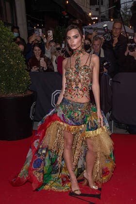 May 2, 2022, New York, United States: Emily Ratajkowski wearing Versace departs The Mark Hotel for 2022 Met Gala in New York City. New York United States - ZUMAs197 20220502_zaa_s197_474 Copyright: xRonxAdarx