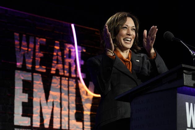 Bilder des Jahres 2022, News 05 Mai News Themen der Woche KW18 News Bilder des Tages U.S. Vice President Kamala Harris delivers remarks at the 30th Annual We Are Emily National Conference in Washington on Tuesday, May 3, 2022.  WASP202205031561 YurixGripas