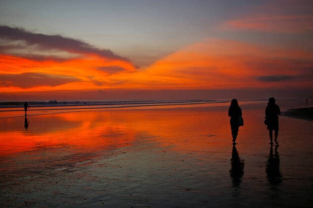 IMAGO Creative: Neue Aussichten Two female tourists walking on the beach at sunset, Double six beach, Seminyak, Bali, Indonesia. , 2227693.jpg, vacation, female, couple, travel, nature, silhouette, holiday, tourist, indonesia, ocean, sea, seascape, sunrise, sunset, tourism, walking, beach, scenic, seaside, seashore, coastal, coast, tropical, holidays, women, girls, bali, vacations, destination, island, resort, picturesque, beaches, coasts, dreamland, island, kuta, legian, oceans, seas, seminyak, summer, sunrises, sunsets, tropics, resorts, tourists, seasides, seascapes, seashores,