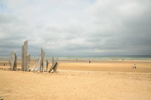 Omaha Beach - one of the principal landing sites of the D-Day invasion in Normandy region of France on June 6, 1944 during World War II , 2753157.jpg, allies, american, atlantic, attack, battle, beach, bloody, coast, coastline, d-day, dday, europe, european, france, french, germany, historic, history, ii, invasion, landing, laurent, memory, mer, military, normandy, ocean, omaha, operation, overlord, sand, sculpture, sea, shore, soldier, st, war, water, wave, western, world, ww2,