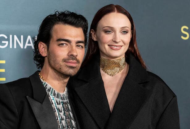 Bilder des Jahres 2022, Entertainment 05 Mai Entertainment Themen der Woche KW18 Entertainment Bilder des Tages NY: The Staircase TV show premiere by HBOMAX Joe Jonas and Sophie Turner wearing dress by Louis Vuitton attend The Staircase TV show premiere at MoMA New York New York United States Copyright: LevxRadin