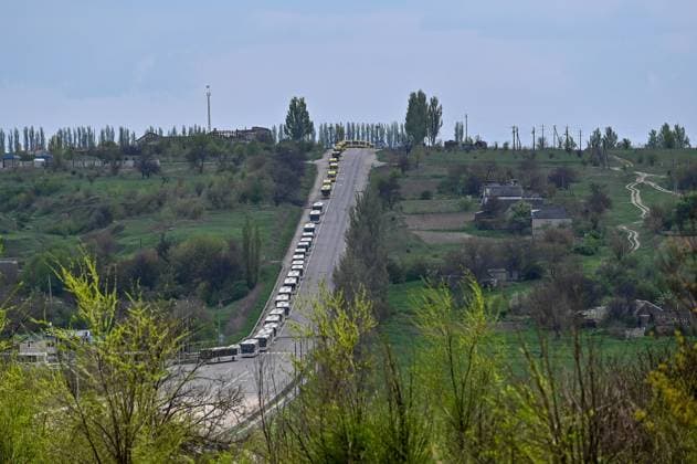 Ukraine-Krieg, Jahrestag der Invasion, Chronologie der Ereignisse, Archivbilder Bilder des Jahres 2022, News 05 Mai News Themen der Woche KW18 ZAPORIZHZHIA REGION, UKRAINE - MAY 3, 2022 - The evacuation convoy from Mariupol reaches the border of the Ukrainian government-controlled territory of Zaporizhzhia Region in Kamianske village, Zaporizhzhia Region, southeastern Ukraine. This photo cannot be distributed in the Russian Federation. Evacuation convoy from Mariupol reaches Zaporizhzhia  Copyright: xDmytroxSmolyenkox