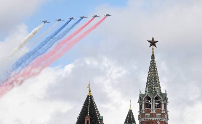 News Themen der Woche KW18 Russland, Probe f?r die Milit?rparade am Tag des Sieges in Moskau Russia Victory Day Parade Aerial Rehearsal 8183184 04.05.2022 Sukhoi Su-25 jet fighters fly during a rehearsal for the Victory Day parade, which marks the 77th anniversary of the victory over Nazi Germany in World War Two, in Moscow, Russia. Ilya Pitalev Sputnik Moscow Russia  Copyright: xIlyaxPitalevx