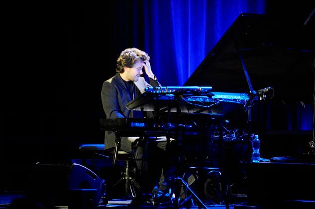 Der deutsche Jazz-Keyboarder und Pianist Simon Oslender beim Klavier-Festival Ruhr 2022 im Oberhausener Ebertbad. The German jazz keyboardist and pianist Simon Oslender at the Klavier-Festival Ruhr 2022 in Oberhausen. Oberhausen NRW DEU;DE;GERMANY;DEUTSCHLAND;ALLEMAGNE