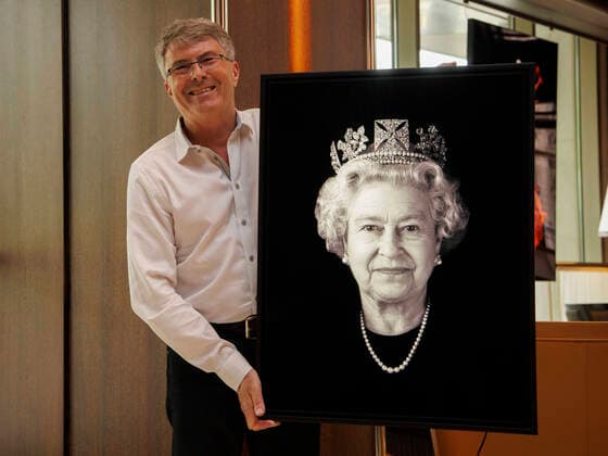 Rob Munday enthüllt anlässlich des Platin-Jubiläums von Königin Elizabeth ein 3D-Porträt . 04 05 2022. London, United Kingdom. Royal Holographer, Rob Munday, unveils a stunnnig new 3D Holographic portrait of Her Majesty Queen Elizabeth, to mark her Platinum Jubilee. The unveiling took lace at 45 Park Lane. The Portrait is named Platinum Queen: Felicity New Portrait of Queen Elizabeth the Second.  xMarkxThomasx xi-Imagesx IIM-23374-0009