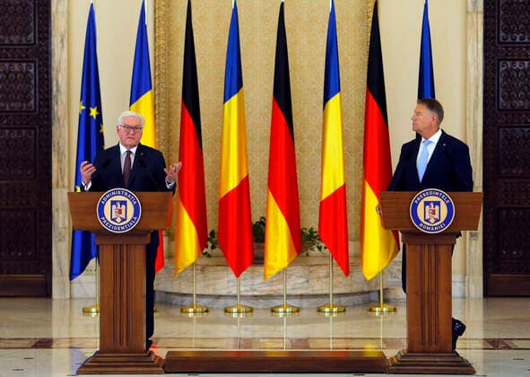 News Themen der Woche KW18 News Bilder des Tages (220504) -- BUCHAREST, May 4, 2022 -- German President Frank-Walter Steinmeyer (L) and Romanian President Klaus Iohannis attend a news conference at Cotroceni Presidential Palace in Bucharest, capital of Romania, May 4, 2022. (Photo by Cristian Xinhua) ROMANIA-BUCHAREST-GERMAN PRESIDENT-NEWS CONFERENCE Cristel 