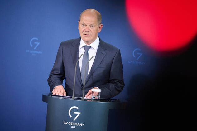News Themen der Woche KW18 News Bilder des Tages Pressekonferenz Olaf Scholz und Aleksander Vucic Bundeskanzler Olaf Scholz (SPD) während der gemeinsamen Pressekonferenz mit Aleksander Vucic (Ministerpräsidenten der Republik Serbien) nach dem Gespräch am 04.05.2022 im Bundeskanzleramt in Berlin. Berlin Bundeskanzleramt Berlin Deutschland *** Press Conference Olaf Scholz and Aleksander Vucic Federal Chancellor Olaf Scholz SPD during the joint press conference with Aleksander Vucic Prime Minister of the Republic of Serbia after the conversation on 04 05 2022 in the Federal Chancellery in Berlin Berlin Federal Chancellery Berlin Germany