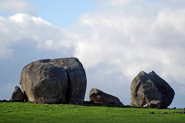 Creative Highlights World Country of the granite in Australia in Victoria , 3341091.jpg, welcome, greeting, communication, invitation, hello, sign, entrance, object, door, text, granite, country, rock, nature, landscape, green, grass, hill, scenic, stone, wild, travel, tourism, people, vacation, tourist, beautiful, attraction, display, white, business, isolated, advertising, presentation, banner, show, concept, commercial, advertisement, australia, australian, Victoria, gray, boulder, old,
