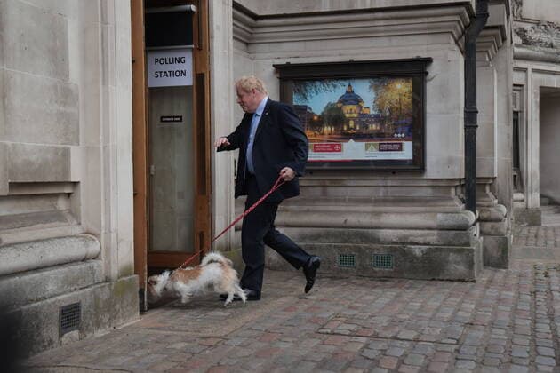 News Themen der Woche KW18 News Bilder des Tages . 05 05 2022. London, United Kingdom. PM Johnson Voting. PM Boris Johnson casts his vote in the Local Elections, Westminster.  xMartynxWheatleyx xi-Imagesx IIM-23377-0001