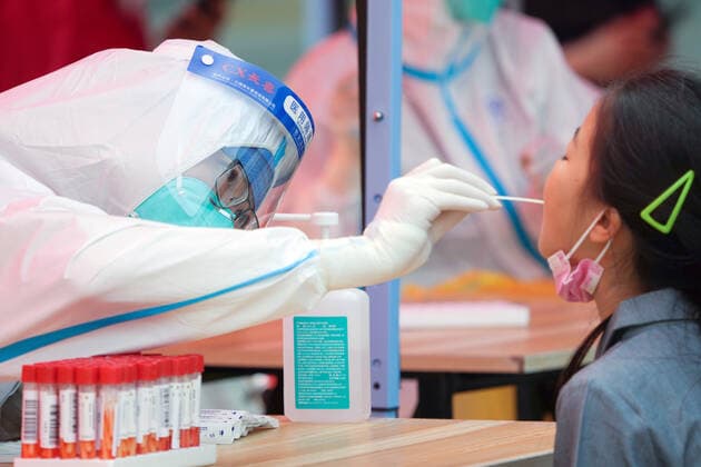 (220505) -- BEIJING, May 5, 2022 -- A medical worker takes a swab sample from a resident for a nucleic acid test in Chaoyang District, Beijing, capital of China, May 5, 2022. Beijing s 12 districts have carried out three rounds of nucleic acid screening from Tuesday till Thursday on a daily basis to curb the COVID-19 resurgence. ) CHINA-BEIJING-THREE ROUNDS OF NUCLEIC ACID SCREENING (CN) JuxHuanzong 