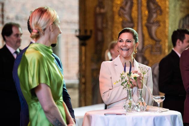 Entertainment Themen der Woche KW18 Entertainment Bilder des Tages Schwedische Königsfamilie bei Festakt des schwedischen Olympischen Komitees in Stockholm 220505 Sarah Sjöström, simning, och Kronprinsessan Victoria under Sveriges Olympiska KommittÃ s OS-fest den 5 maj 2022 i Stockholm. *** 220505 Sarah Sjöström, swimming, and Crown Princess Victoria during the Swedish Olympic Committees Olympic party on 5 May 2022 in Stockholm,  Copyright: JESPERxZERMAN 1011771613st