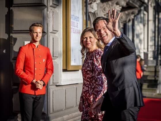 2022-05-05 19:38:07 AMSTERDAM - Prime Minister Mark Rutte is welcomed by Madeleine van der Zwaan, director Carre, at the Royal Theater Carre prior to the Liberation Concert on the Amstel. KOEN VAN WEEL netherlands out - belgium out