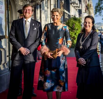 Niederländisches Königspaar besucht Liberation Concert in Amsterdam 2022-05-05 20:08:22 AMSTERDAM - King Willem-Alexander and Queen Maxima together with Femke Halsema, mayor of Amsterdam, at the Royal Theater Carre prior to the Liberation Concert on the Amstel. KOEN VAN WEEL netherlands out - belgium out
