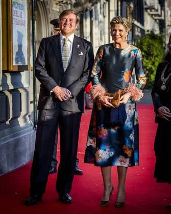 2022-05-05 20:08:22 AMSTERDAM - King Willem-Alexander and Queen Maxima at the Royal Theater Carre prior to the Liberation Concert on the Amstel. KOEN VAN WEEL netherlands out - belgium out