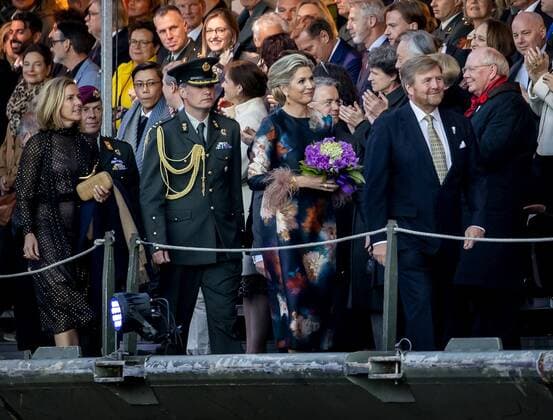 2022-05-05 21:02:48 AMSTERDAM - King Willem-Alexander and Queen Maxima during the May 5 concert on the Amstel in front of the Royal Theater Carre. Liberation Day was celebrated as usual after two corona years. KOEN VAN WEEL netherlands out - belgium out