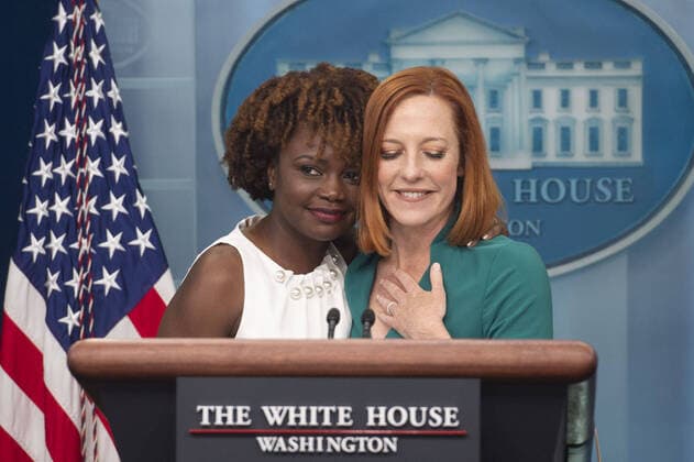 Bilder des Jahres 2022, News 05 Mai News Themen der Woche KW18 News Bilder des Tages Press Secretary Jen Psaki introduces incoming Press Secretary Karine Jean-Pierre as the first Black and out LGBTQ person to hold the position in the Briefing Room at the White House in Washington, DC on Thursday, May 5, 2022.  WAP2022050536 BONNIExCASH