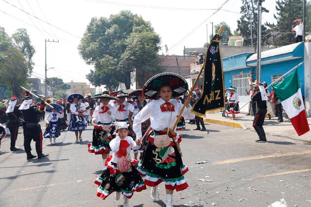 Mexicans Commemorate 160th Anniversary Of The Puebla Battle MEXICO CITY, MEXICO - MAY 5, 2022: Inhabitants of Penon de los Banos neighborhood take part during a reenactment to commemorate the 160th anniversary of the Battle of Puebla, with the triumph of the Mexican Army over the French troops. On May 5, 2022 In Mexico City, Mexico. (Photo by Luis Barron Eyepix Group) Copyright: xLuisxBarronx xEyepixxGroupx EYEPIX_LB_05052022_63974