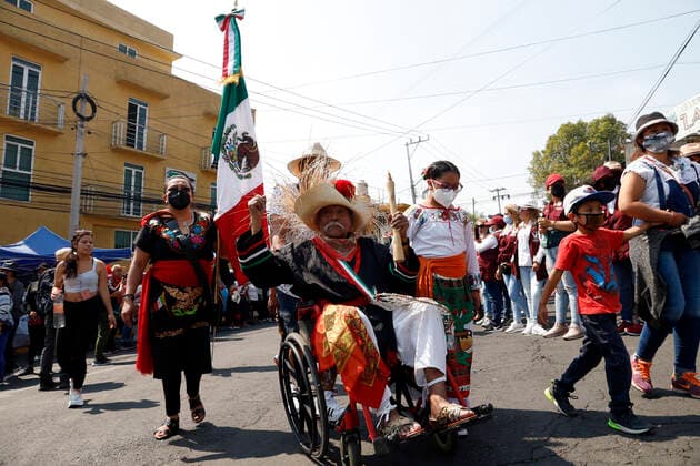 News Bilder des Tages Mexicans Commemorate 160th Anniversary Of The Puebla Battle MEXICO CITY, MEXICO - MAY 5, 2022: Inhabitants of Penon de los Banos neighborhood take part during a reenactment to commemorate the 160th anniversary of the Battle of Puebla, with the triumph of the Mexican Army over the French troops. On May 5, 2022 In Mexico City, Mexico. (Photo by Luis Barron Eyepix Group) Copyright: xLuisxBarronx xEyepixxGroupx EYEPIX_LB_05052022_63966