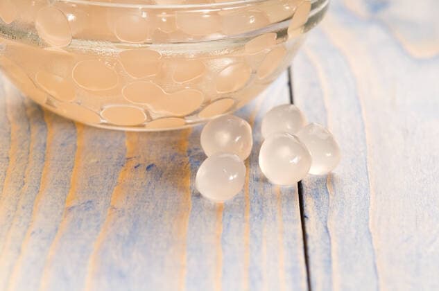 IMAGO Creative, Food, Tapioka tapioca pearls with lime. white bubble tea ingredients , 2265379.jpg, asia, asian, background, boba, bubble, cooking, dessert, food, ingredient, kolak, pearl, plant, pudding, root, sago, snack, starch, sweet, taho, tapioca, tea, white, manioc, fruit, acid, lemon, green, lime,