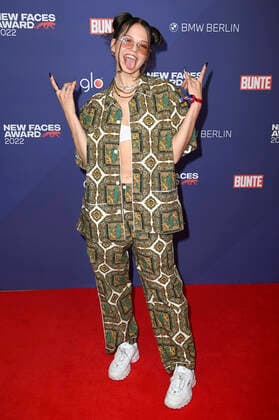 Nina Chuba beim Bunte New Faces Award Music 2022 im The Reed. Berlin, 05.05.2022