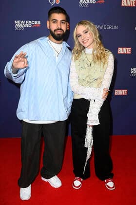 Monet192 und Esther Graf beim Bunte New Faces Award Music 2022 im The Reed. Berlin, 05.05.2022