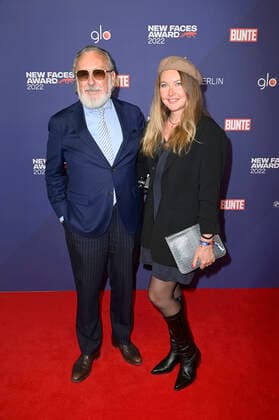 Friedrich Liechtenstein mit Begleitung beim Bunte New Faces Award Music 2022 im The Reed. Berlin, 05.05.2022