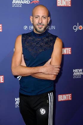 Jakob M. Erwa beim Bunte New Faces Award Music 2022 im The Reed. Berlin, 05.05.2022